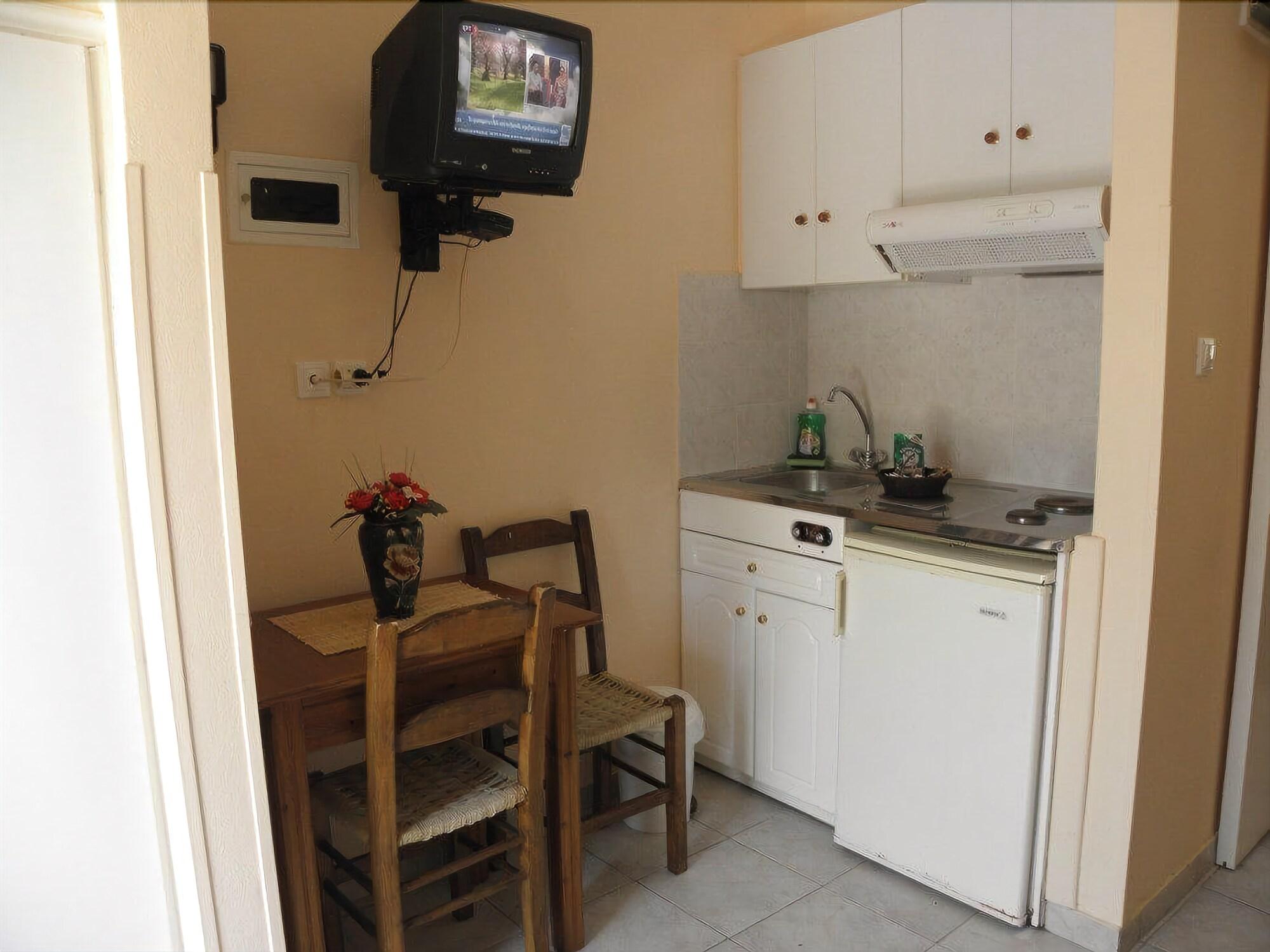 Ampoulos Rooms & Apartments 5/50