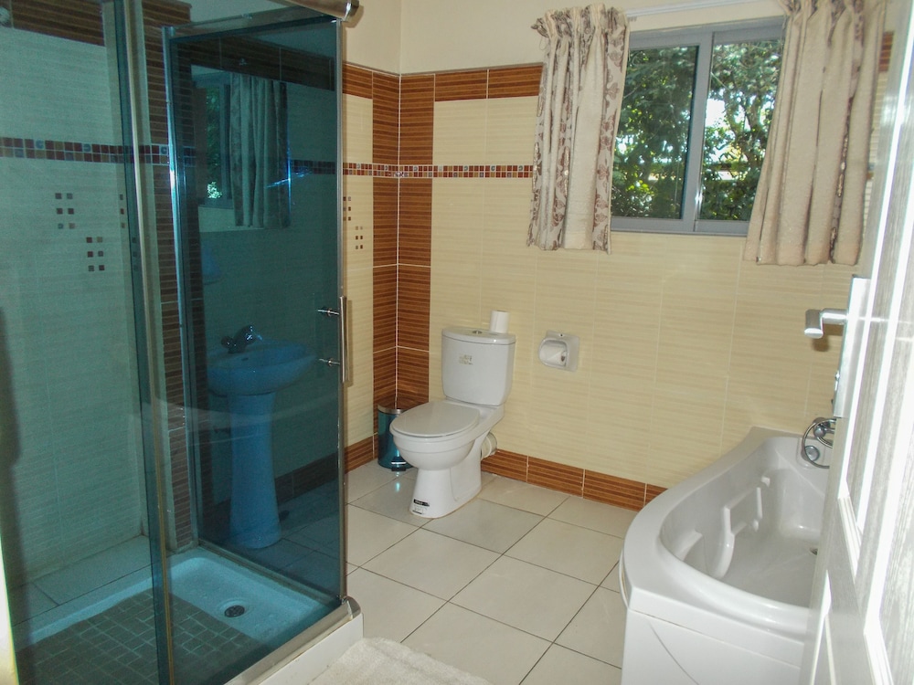 Waterfalls Hotel 31/33