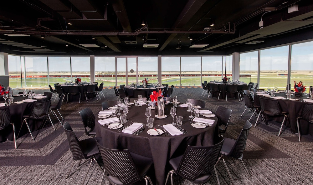 Rydges Pit Lane Hotel 32/50