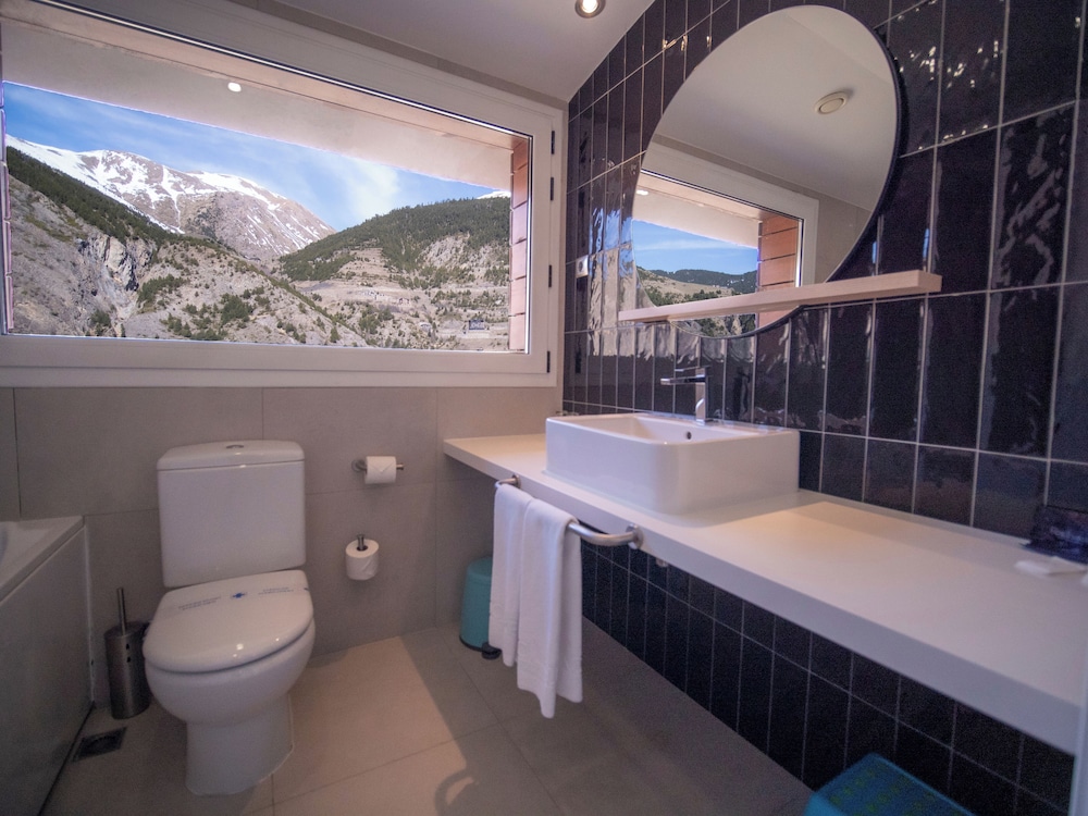 Design, Suite, Queen Bed, Sofa, Jetted Tub، Hotel Roc Meler 4/5