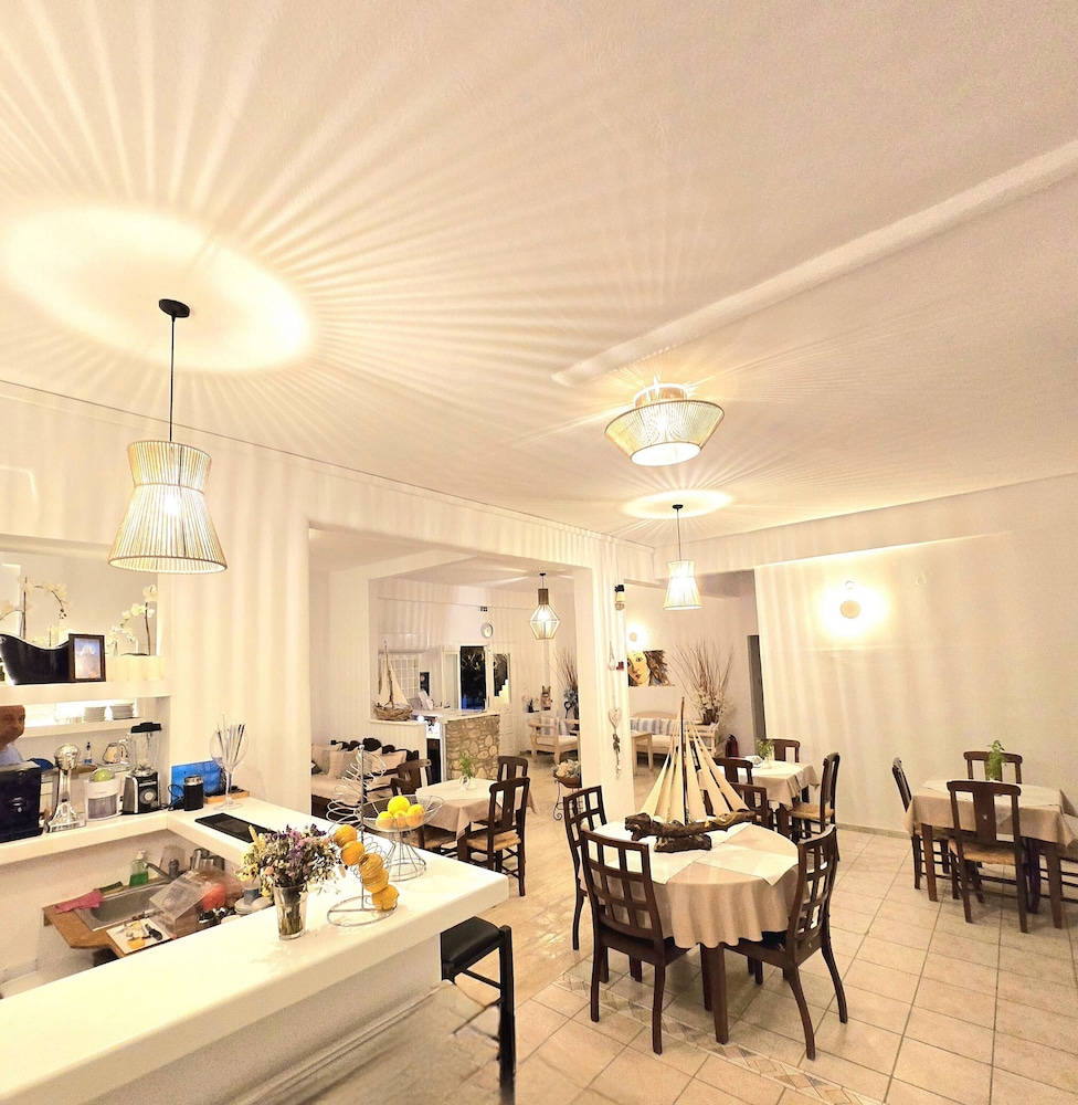Afrodite Hotel 63/80