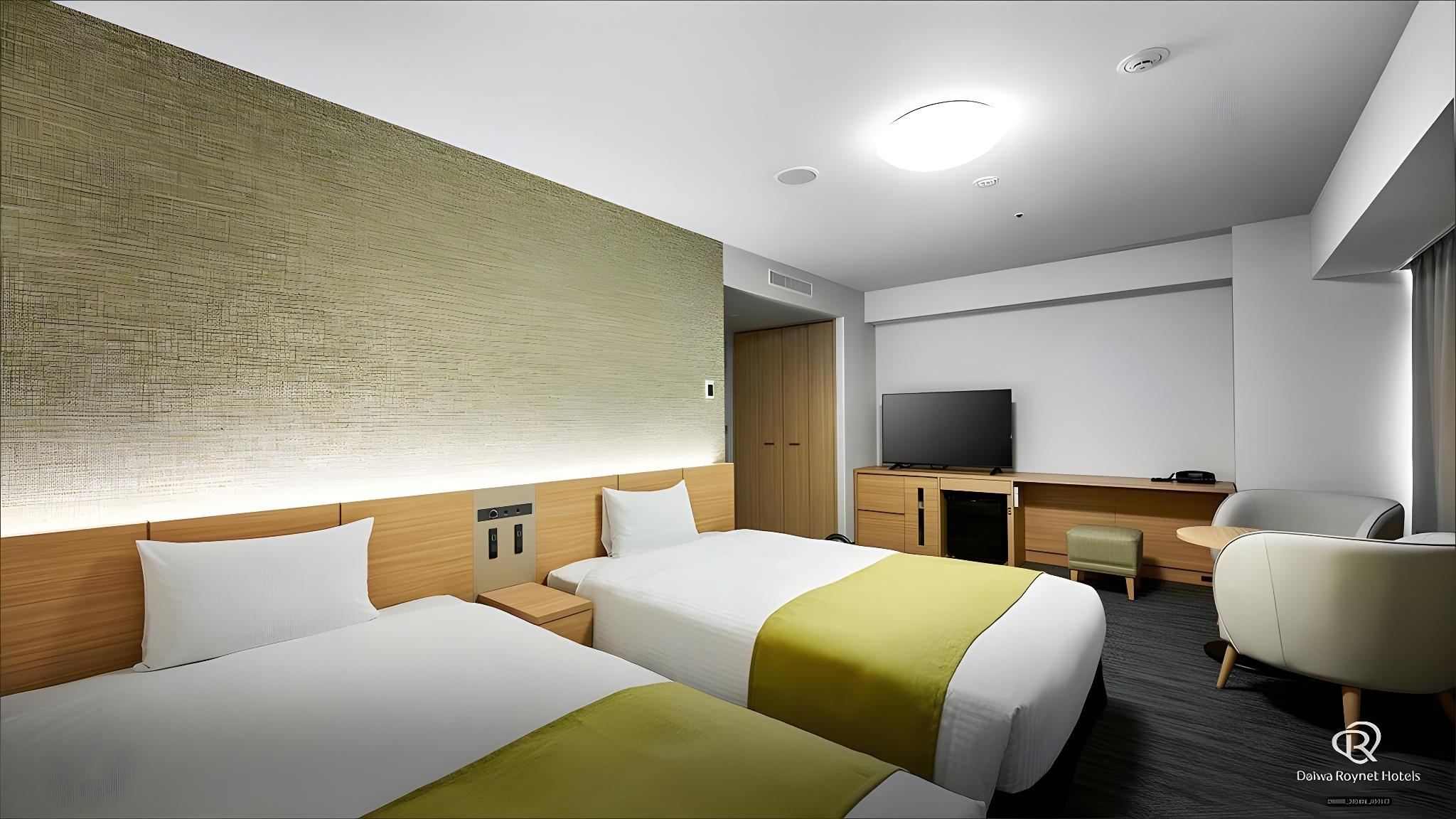 Universal, Twin Beds