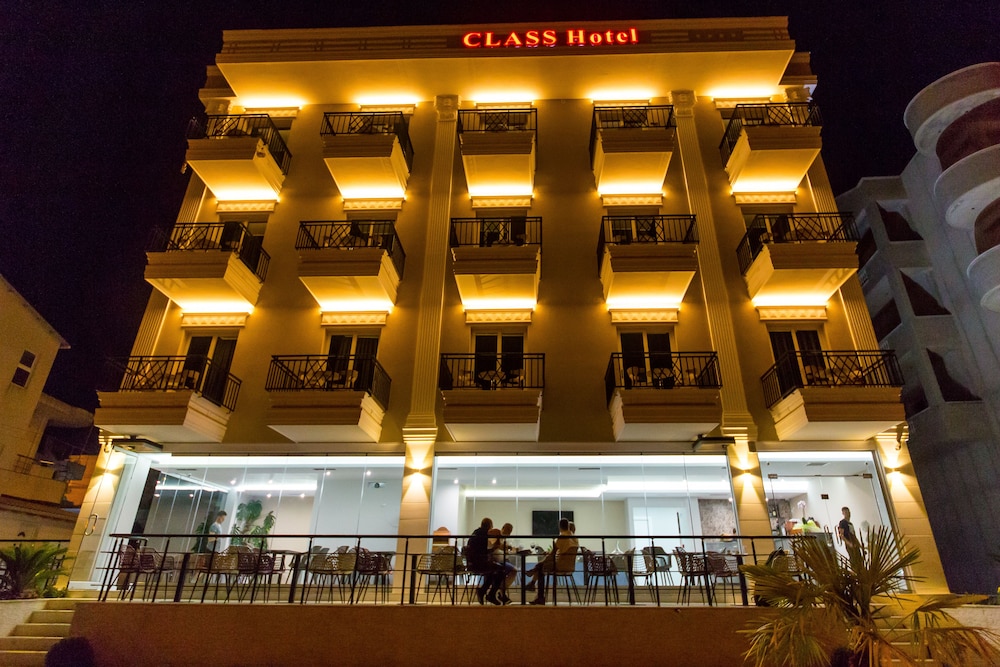 Class hotel in Ksamil
