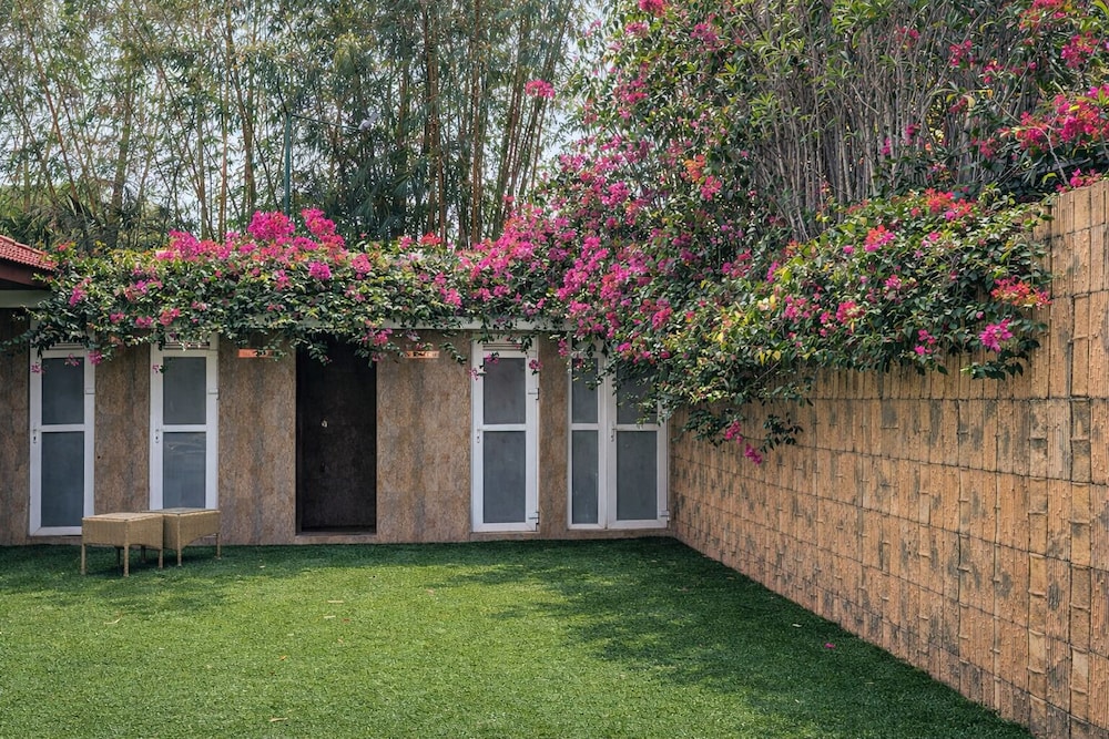 SAJ EARTH RESORT 69/71