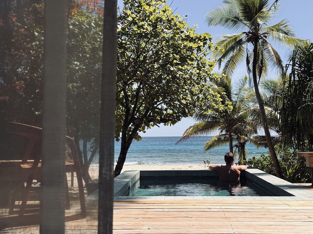 Pool Bure, Deluxe, King Bed