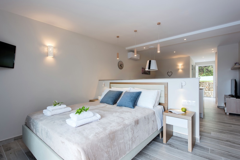 Superior, Studio, Suite, Queen Bed, Private Pool