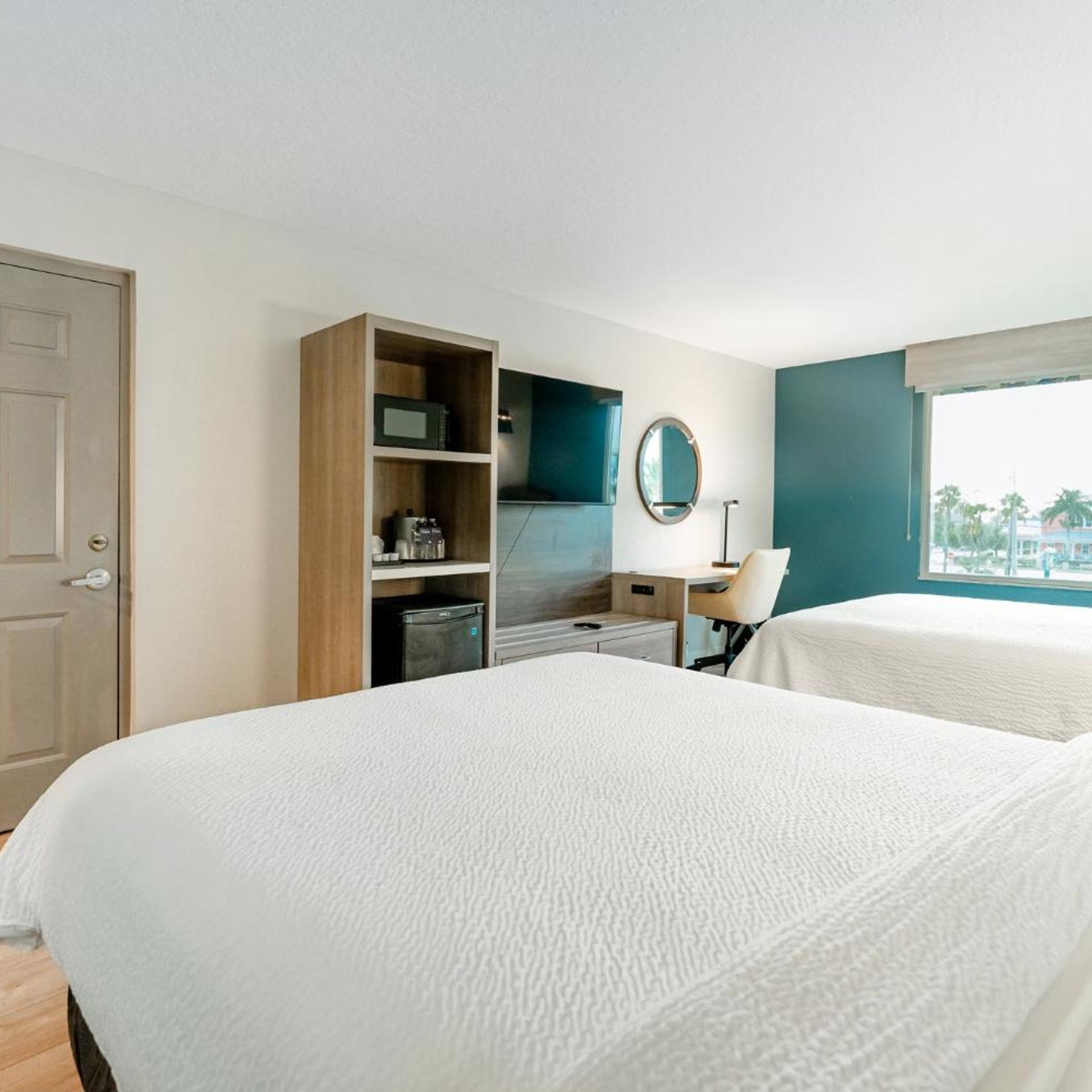 Suite, Queen Bed, Bath and Shower, Sofa