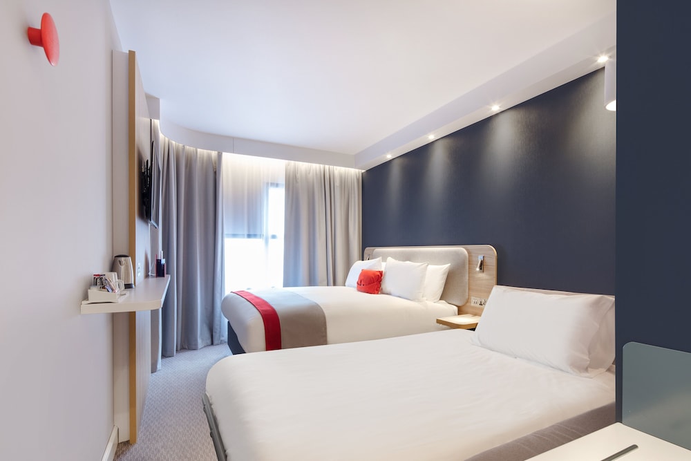 HOLIDAY INN EXPRESS BIRMINGHAM - CITY CENTRE 34/65