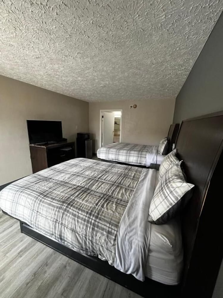 Regal Inn Guntersville Hwy 431 7/50