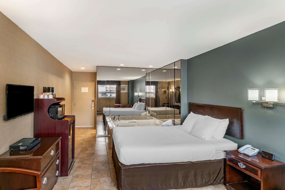 Room at Econo Lodge Brossard, QC, BROSSARD - QUEBEC