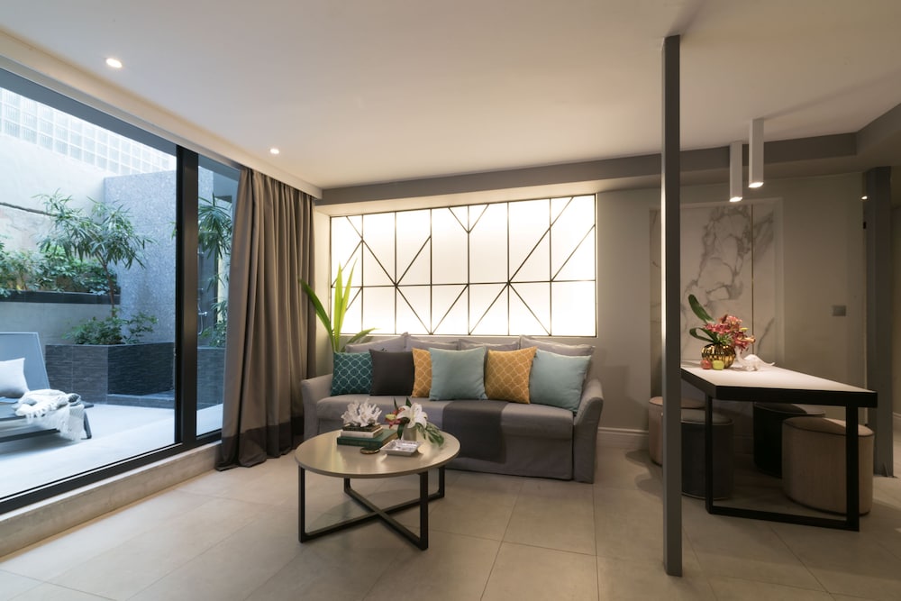 47 Luxury Suites 55/73