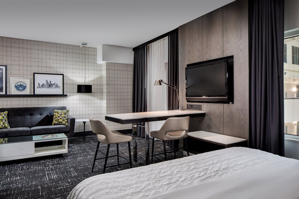 JUNIOR SUITE, KING BED
