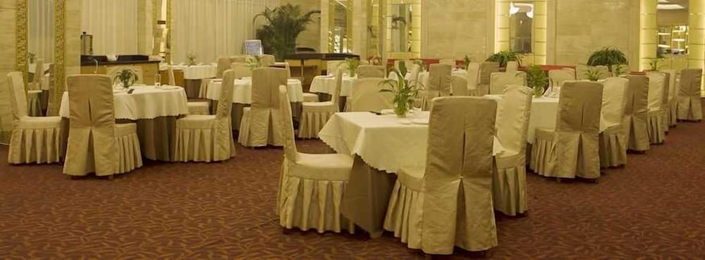 Hot Spring Hotel 23/28