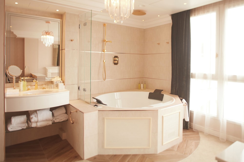 Prestige, King Bed