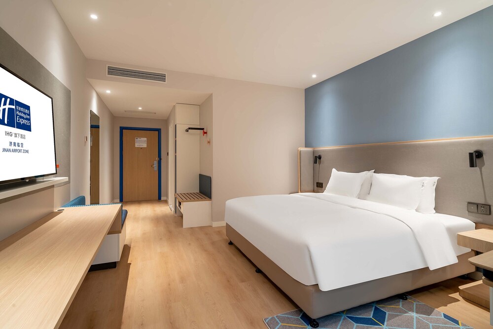 Holiday Inn Express Jinan Airport Zone 22/42