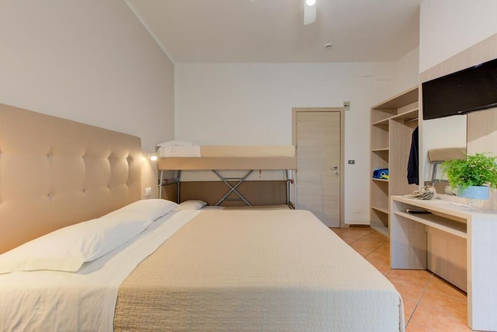 HOTEL CIMAROSA 12/52