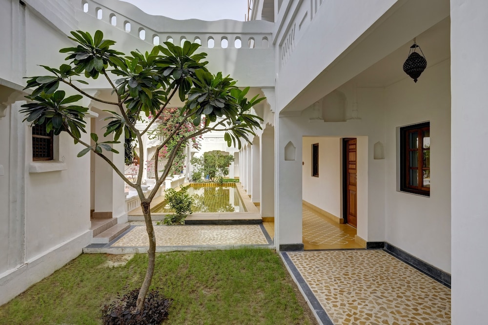 Saraca Hotel Lucknow 33/42