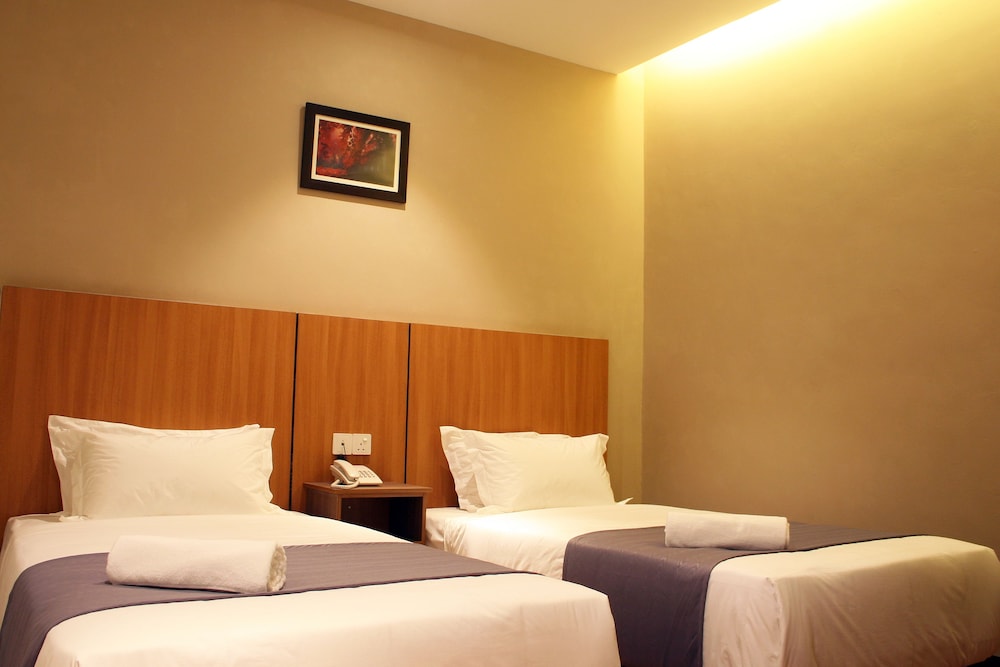 SUPERIOR, TWIN BEDS, NO WINDOW