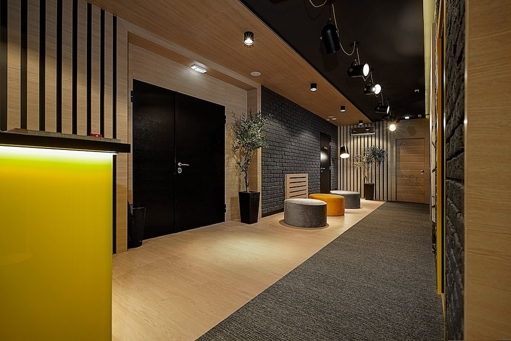 Maccani Luxury Suites 76/85