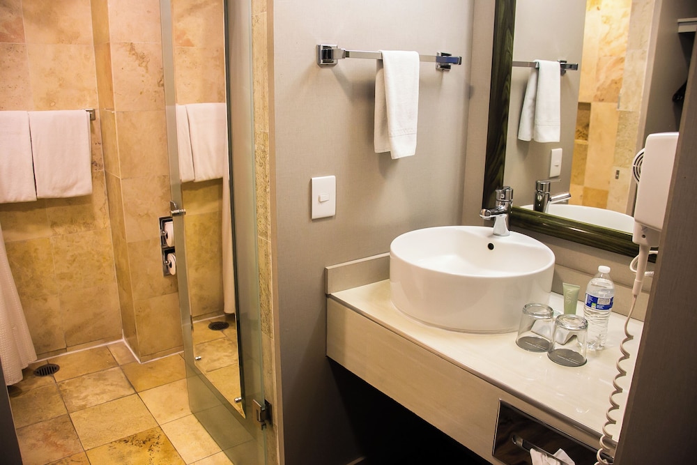 غرفة كلاسيكية بسريرين مزدوجين بإطلالة على المدينة للمدخنين، Courtyard By Marriott Puebla Las Animas 9/10
