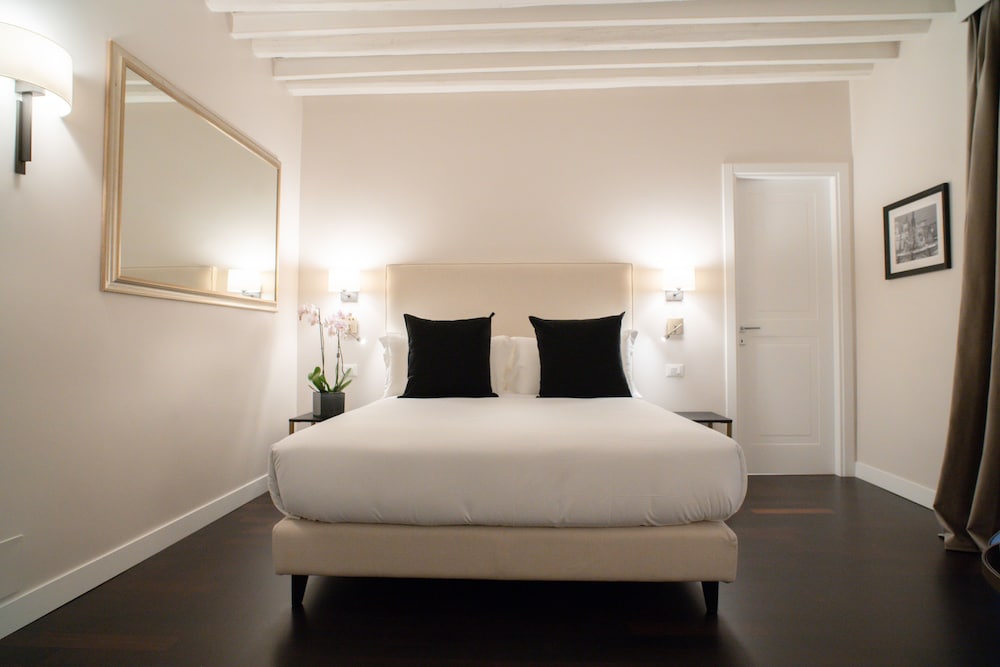 Kame Hall Luxury Rooms 6/31
