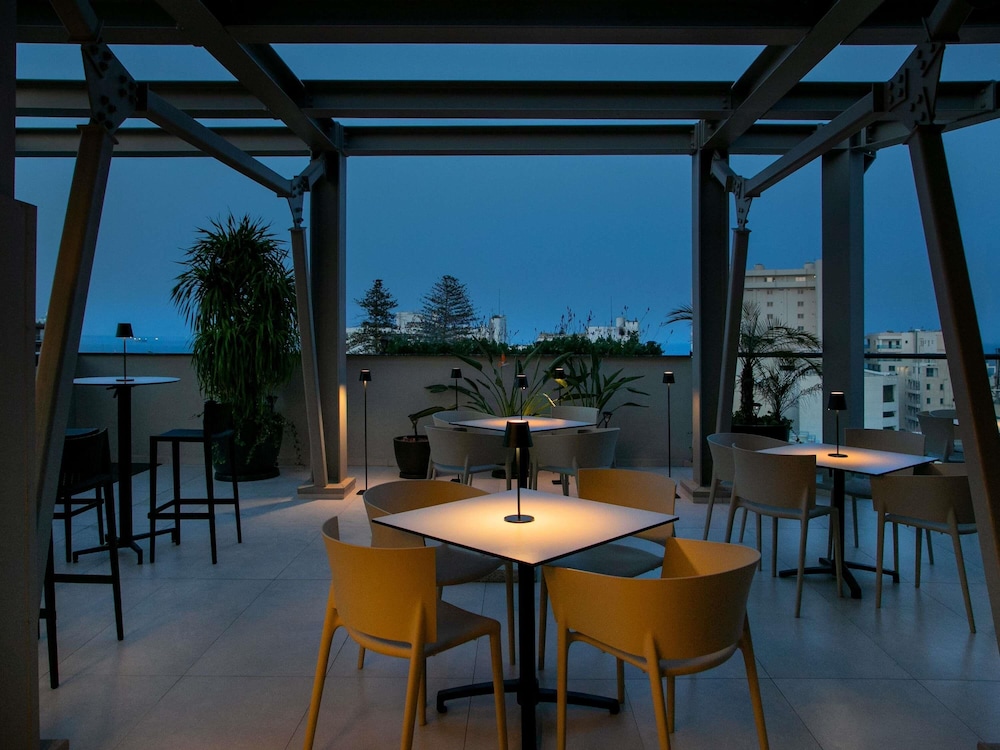 Mercure Larnaca Finikoudes Beach 50/60