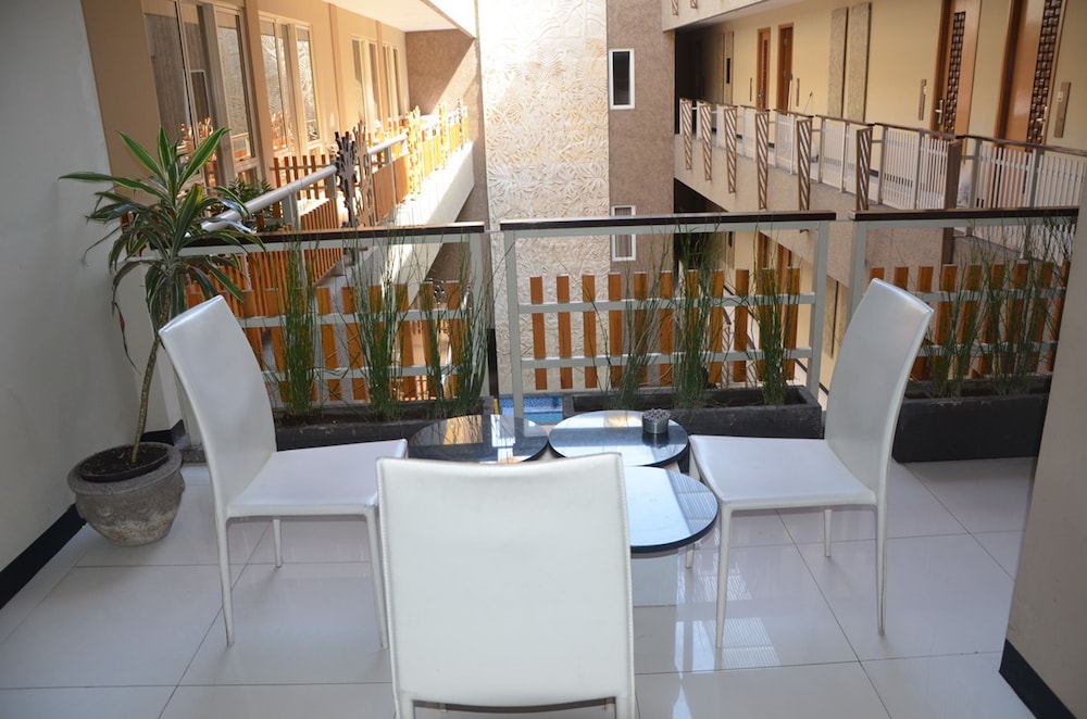 Rivavi Hotel 22/65