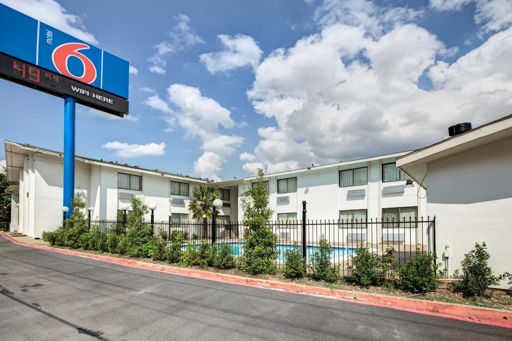 Motel6 Dallas, TX - South 36/43