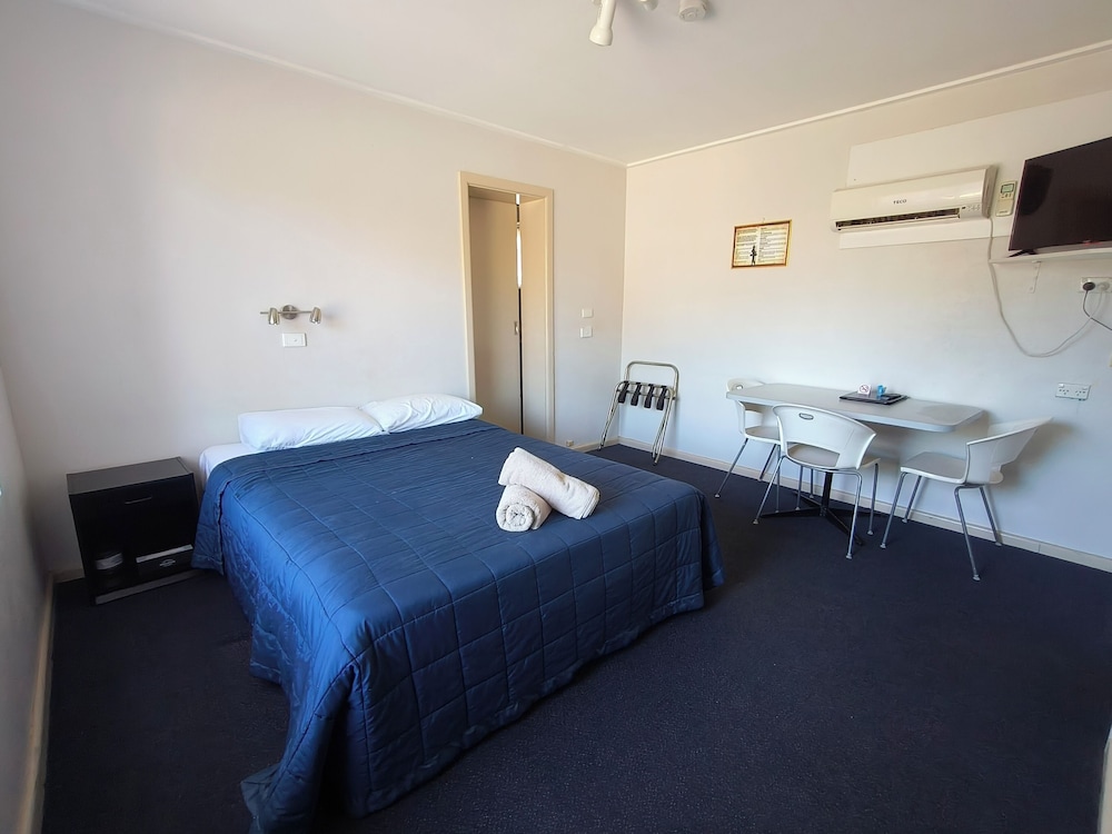 2 Bedrooms, Select, Apartment, Queen and Twin Beds
