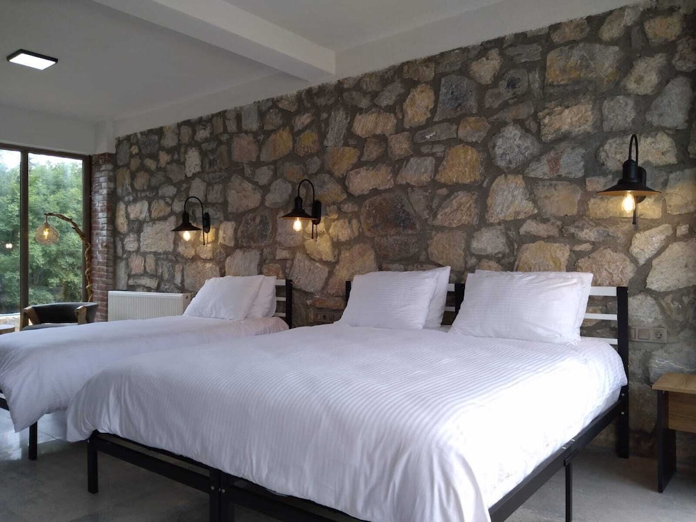 Hotel Rezve 8/25