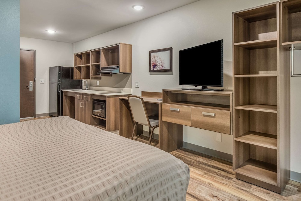 ROOM, QUEEN BED, ACCESSIBLE