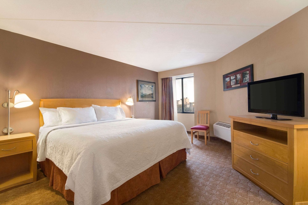 Days Inn By Wyndham Niagara Falls Near The Falls 15/44