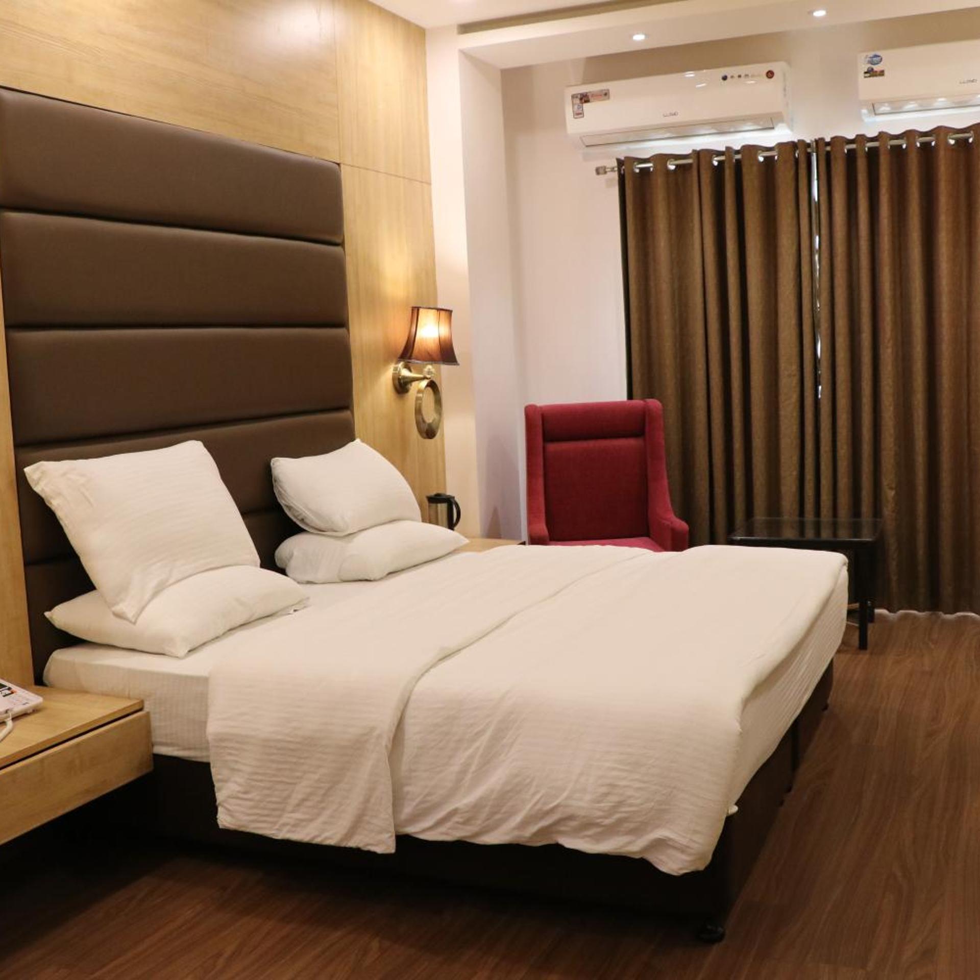Little Chef Hotel 14/55