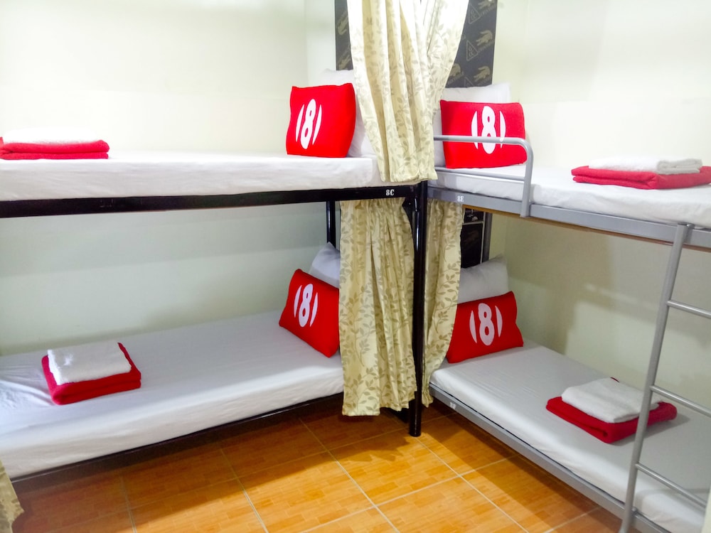 8Hostel 28/50