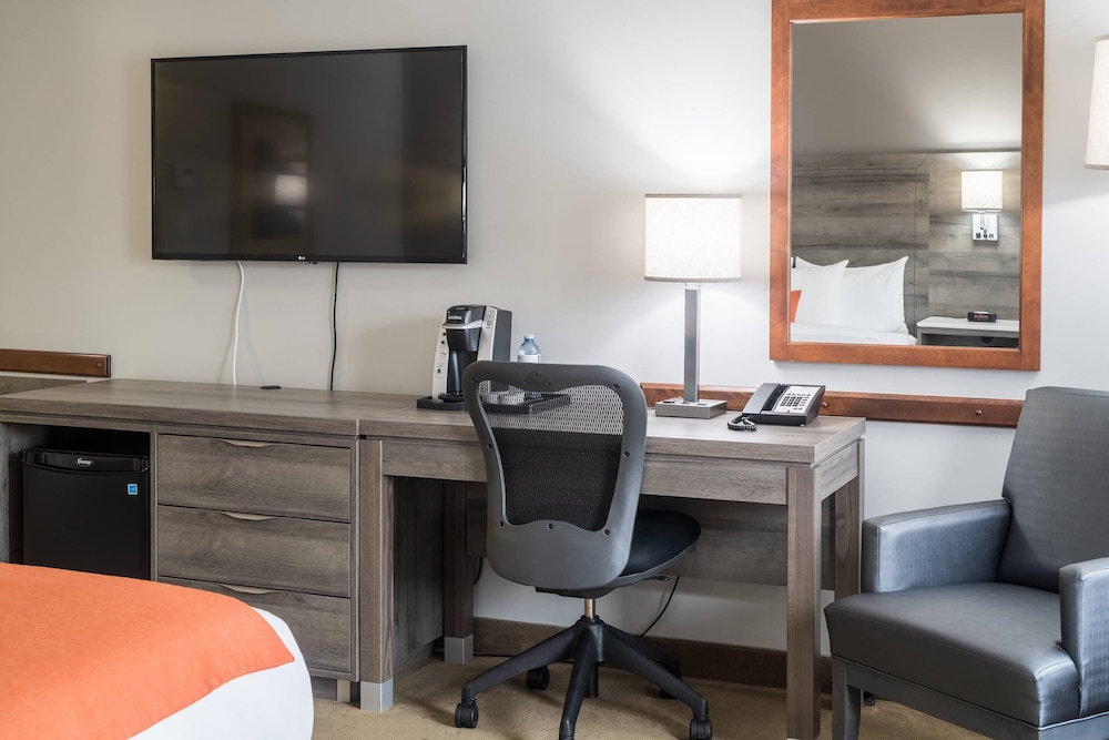 Amsterdam Inn & Suites Moncton 48/63