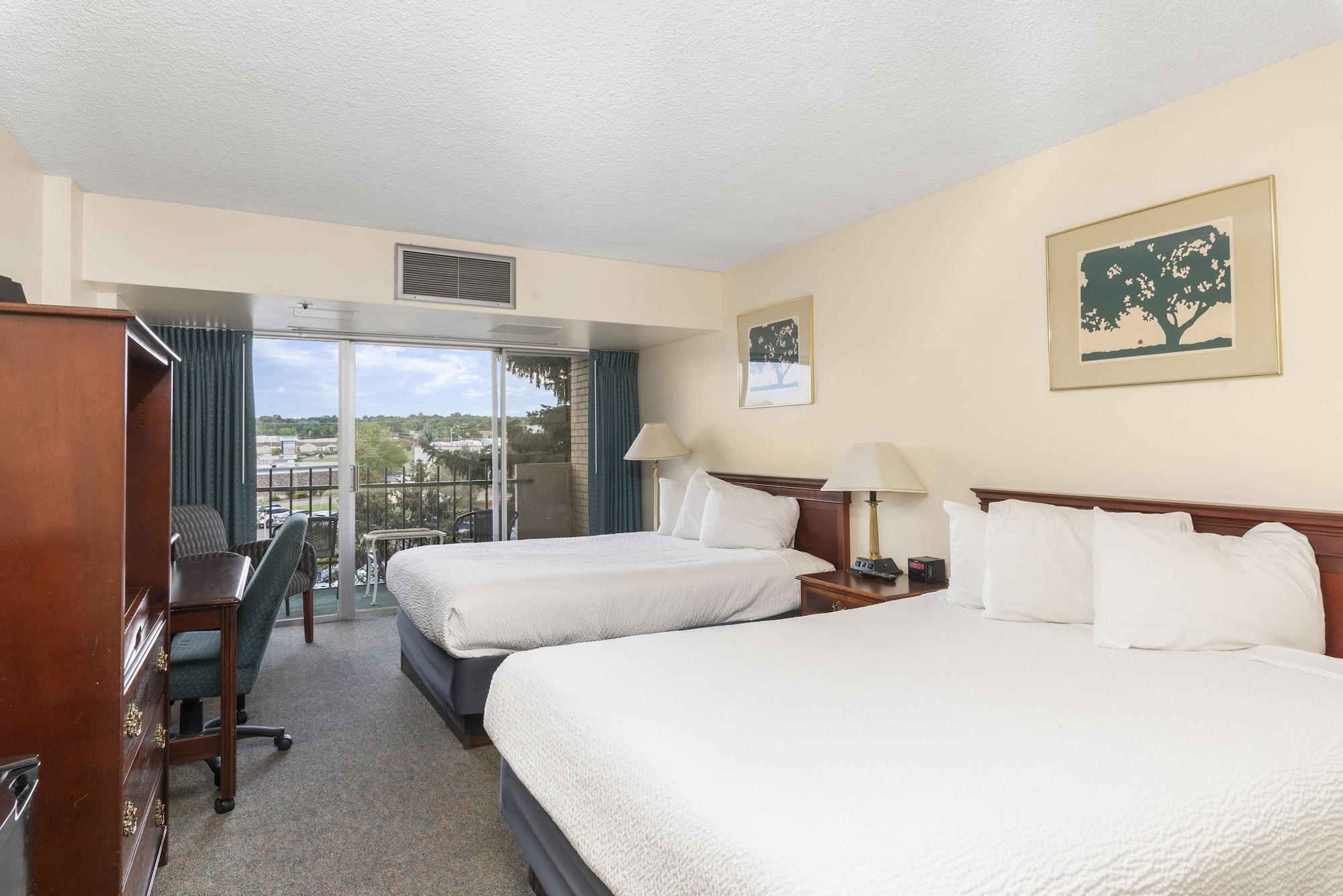 ROOM, DOUBLE BED