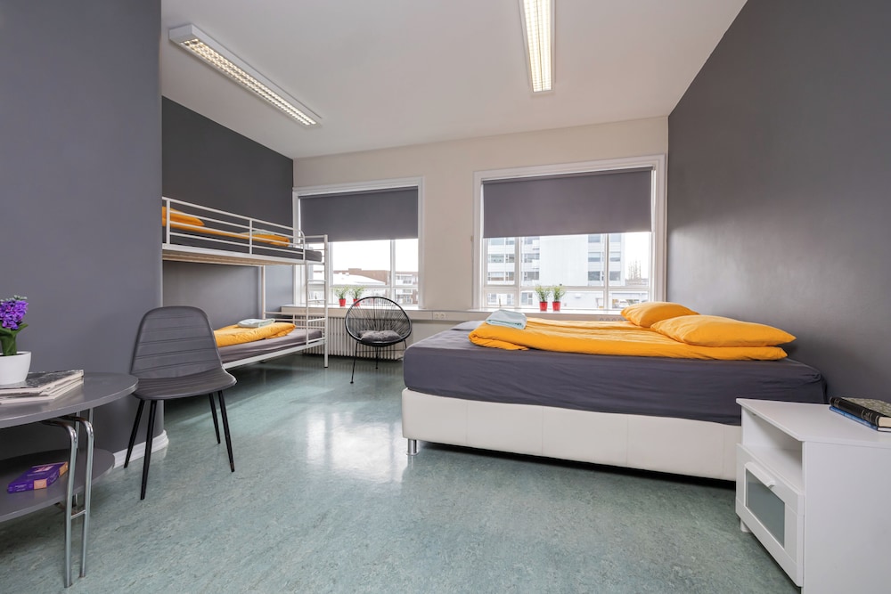 Hostel B47 18/45