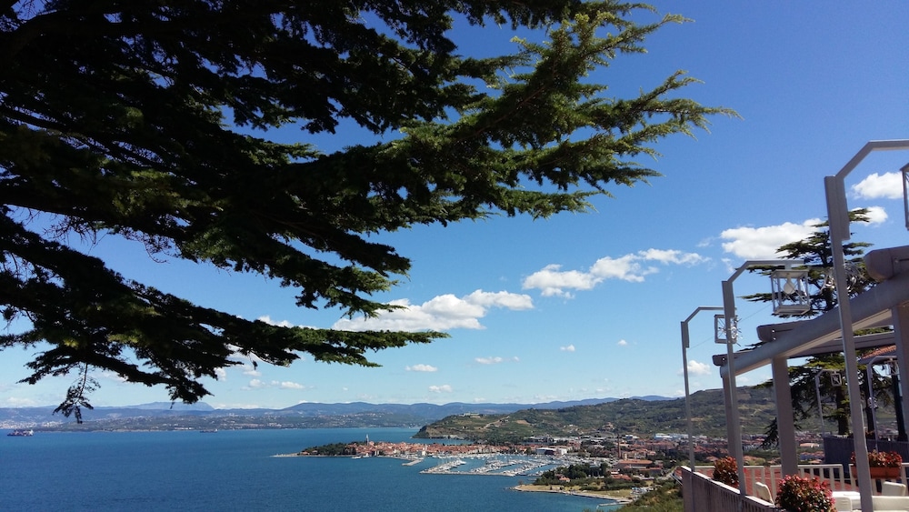 Belvedere Resort Hotels 56/62