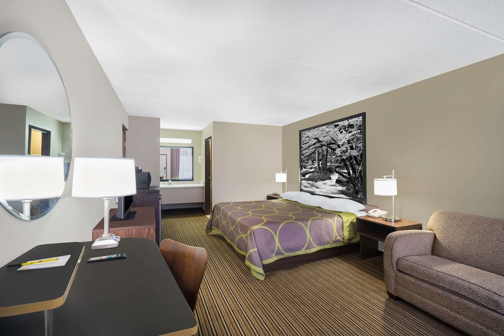 Super 8 by Wyndham Knoxville North/Powell 11/17