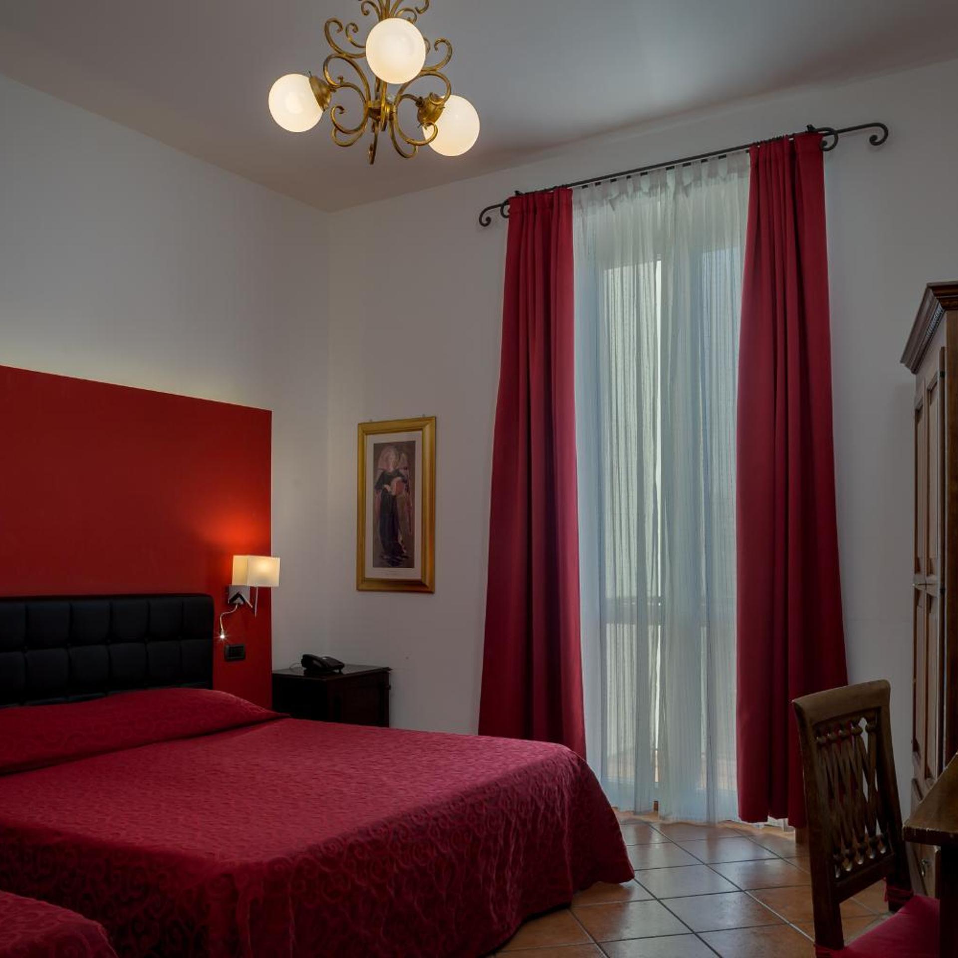 ROOM, TRIPLE