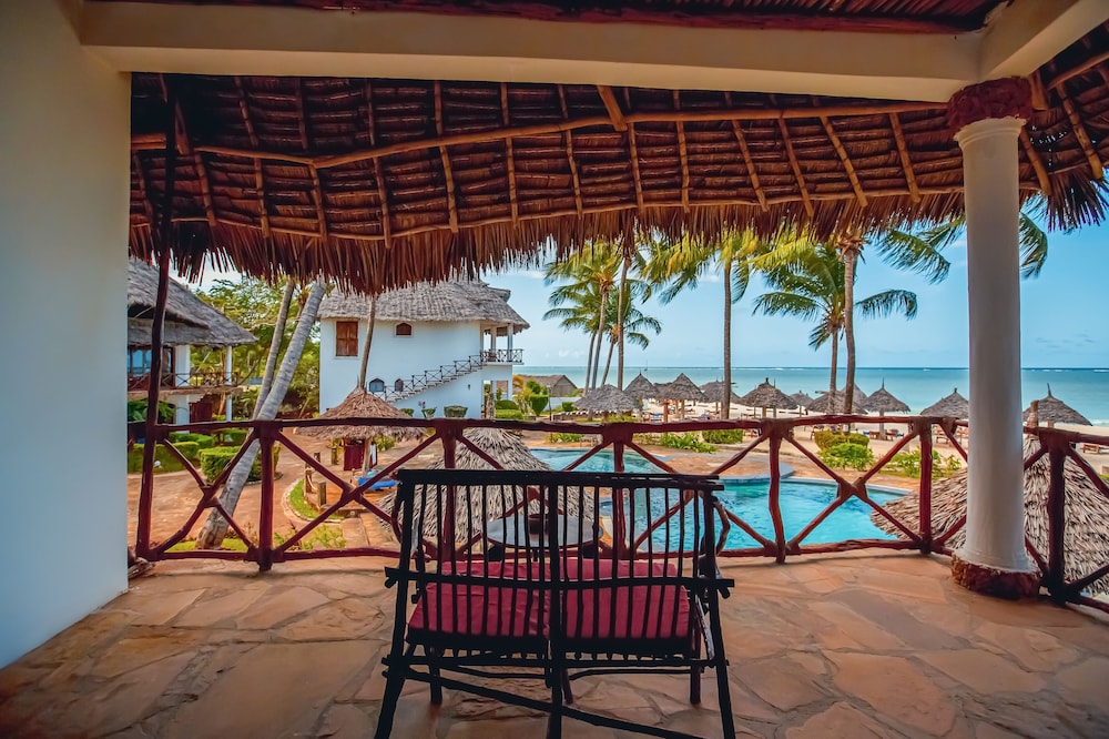 AHG Waridi Beach Resort & Spa 33/47