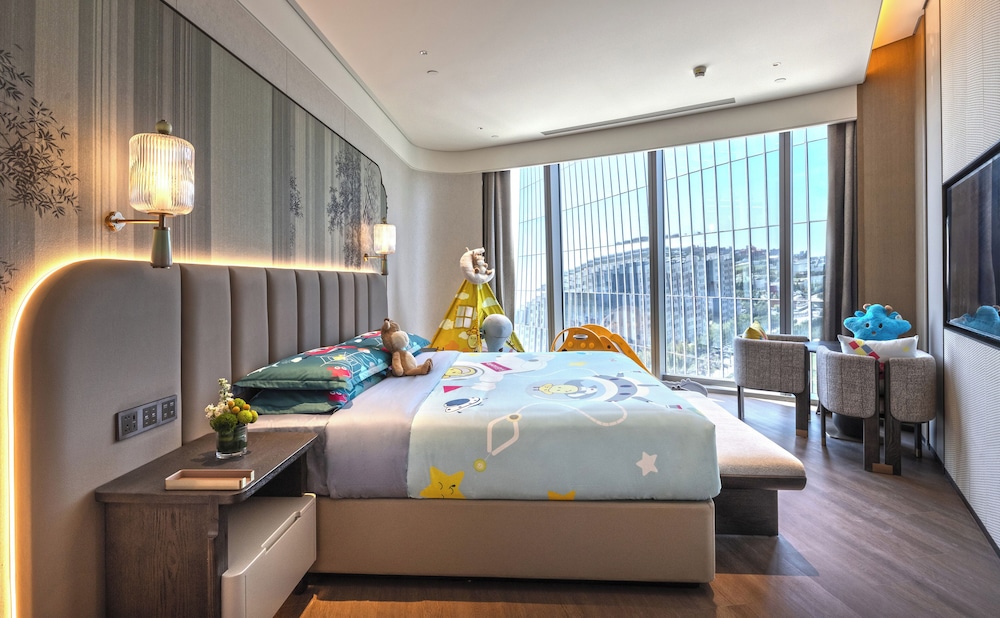 Jianguo Hotel Huanqiu 16/43