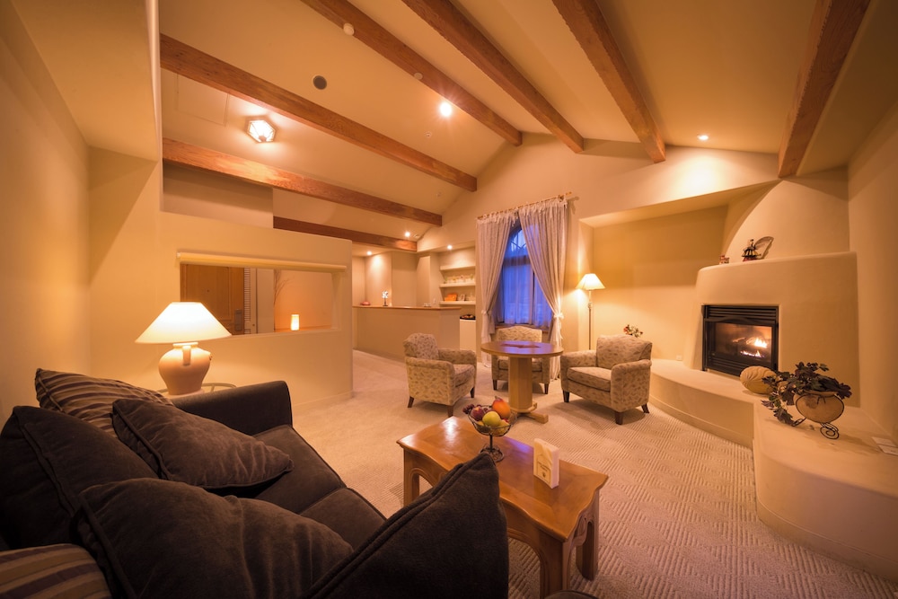 Poppy Springs Resort & Spa 55/63