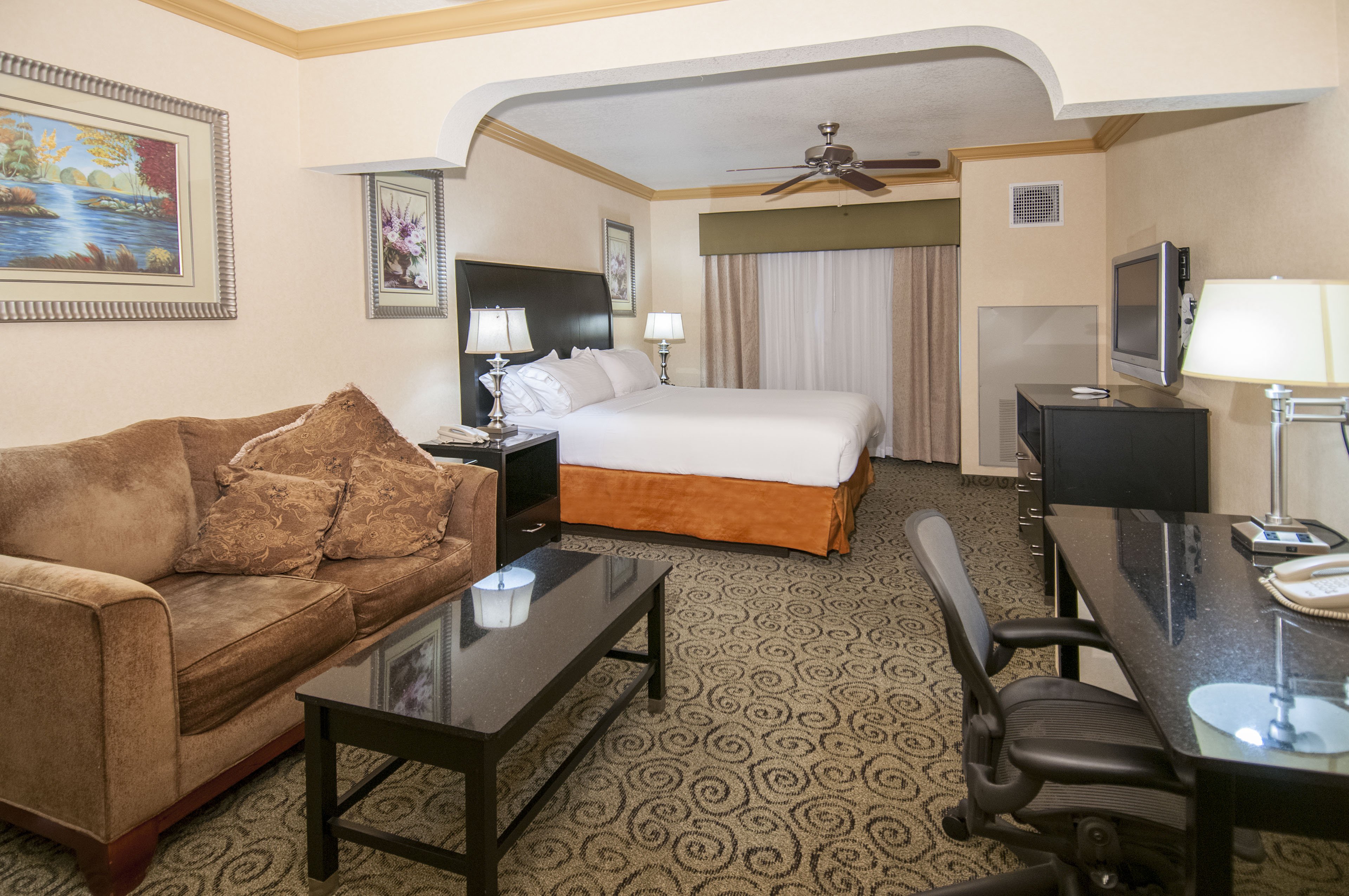 Holiday Inn Express Hotel Suites Bakersfield Central 60/71