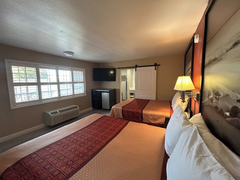 Standard, 2 Queen Beds