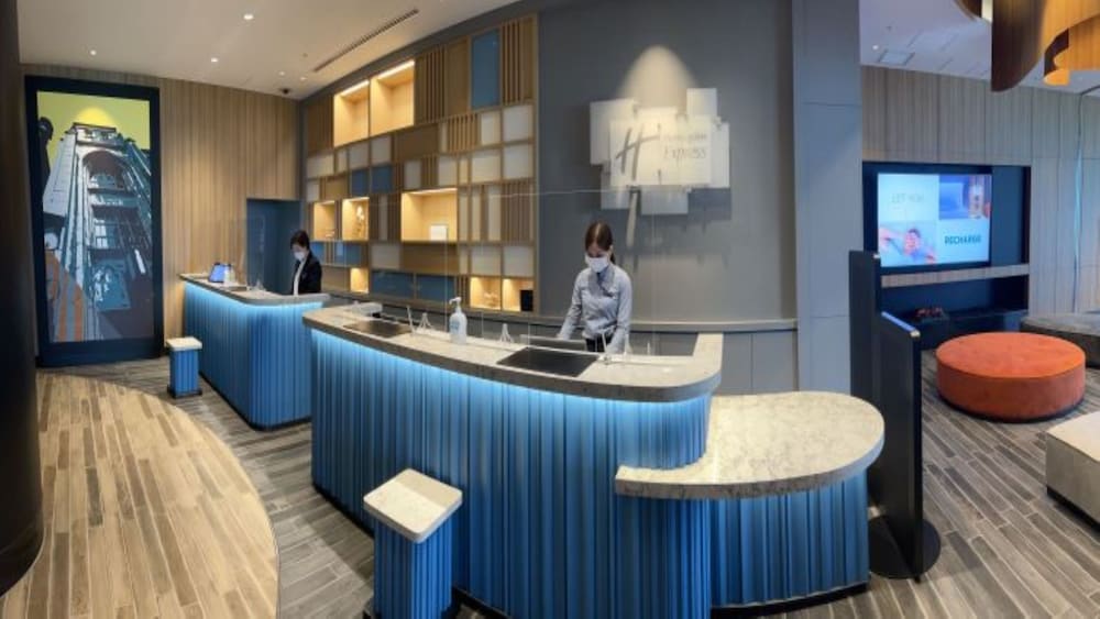 Holiday Inn Express Osaka City Centre Midosuji 66/86