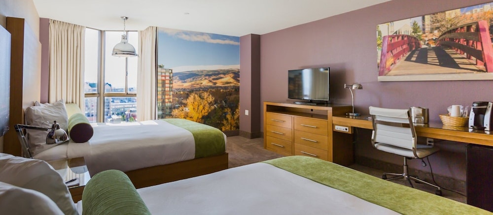 Whitney Peak Hotel Reno, Tapestry Collection by Hilton 7/46