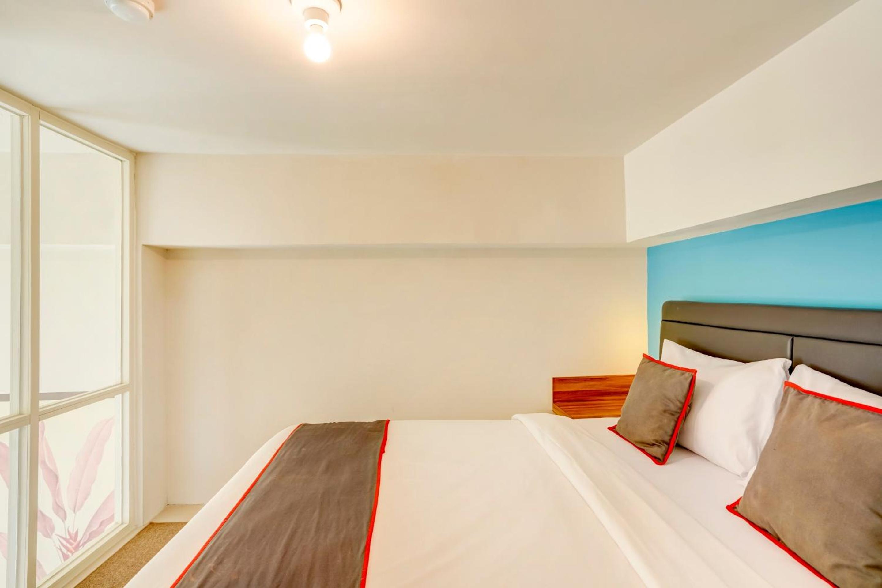 DELUXE, DOUBLE BED