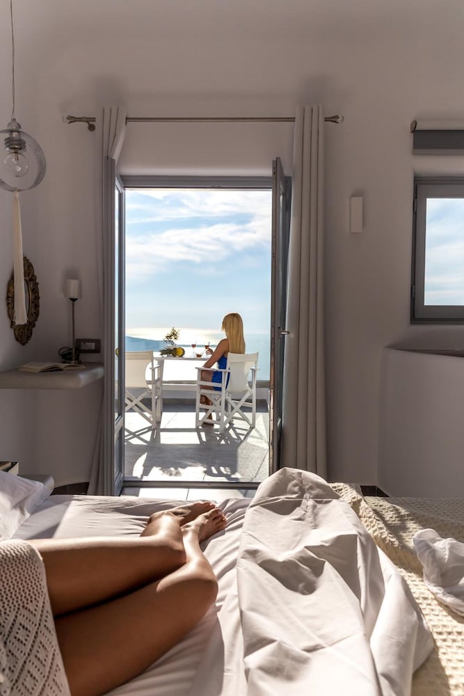 Unique Suites 9/50
