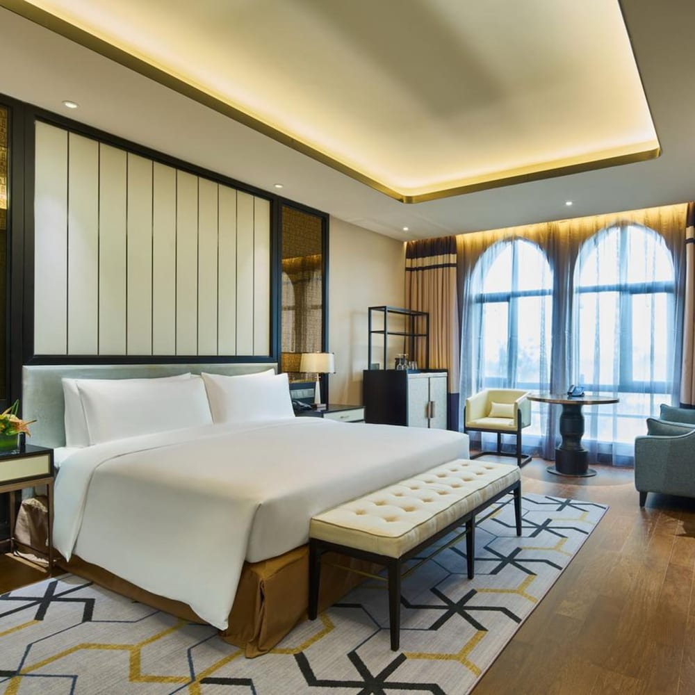 DELUXE, SUITE